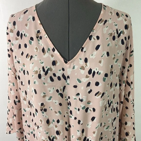 GeeGee Top/Blouse Women Size M Light Pink Comfort Relax Fit Tie Front V Neck - Picture 2 of 9